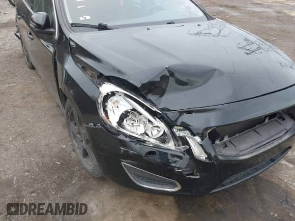 2013 Volvo S60 T5 с VIN YV1612FH8D2177819, выставлен на аукционе IAAI как лот 41504338 с пробегом Не указан миль и . История ставок и продаж доступна на DreamBid. Изображение 6.