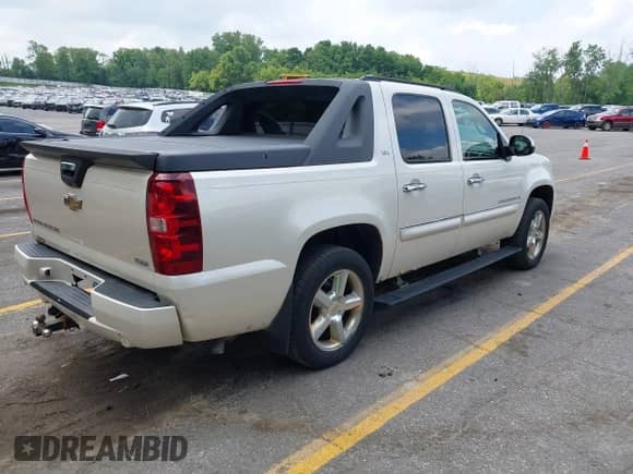 2008 Chevrolet Avalanche 2LT с VIN 3GNFK12338G263115, выставлен на аукционе IAAI как лот 42611695 с пробегом 152 912 миль миль и . История ставок и продаж доступна на DreamBid. Изображение 4.