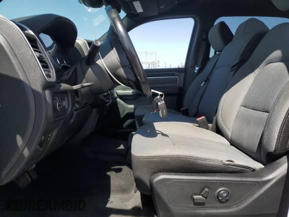 2021 Ram 1500 Big Horn z VIN 1C6RREFT2MN747109, wystawiony jako Copart lot #58084855 z przebiegiem 77 604 mil mil oraz Szkoda całkowita • Salvage title. Historia ofert i sprzedaży dostępna na DreamBid. Obrazek 7.