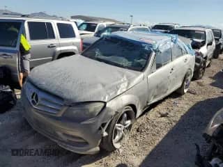 2011 Mercedes-Benz C 300 Sport z VIN WDDGF5EB8BA527520, wystawiony jako Copart lot #68049195 z przebiegiem 154 014 mil mil oraz Szkoda całkowita • Salvage title. Historia ofert i sprzedaży dostępna na DreamBid. Obrazek 1.