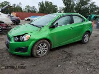 2016 Chevrolet Sonic LT z VIN 1G1JC5SH1G4112278, wystawiony jako Copart lot #84418355 z przebiegiem 98 142 mil mil oraz Szkoda całkowita • Salvage title. Historia ofert i sprzedaży dostępna na DreamBid. Obrazek 1.