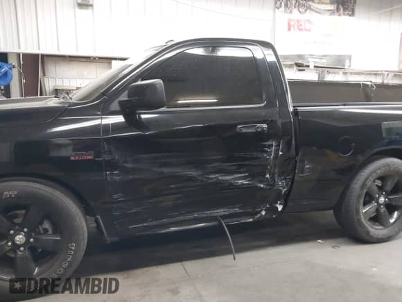 2014 Ram 1500 Express z VIN 3C6JR6AT5EG142019, wystawiony jako IAAI lot #42909966 z przebiegiem 136 943 mil mil oraz . Historia ofert i sprzedaży dostępna na DreamBid. Obrazek 14.