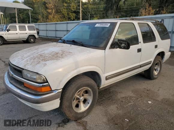 2000 Chevrolet Blazer LT with VIN 1GNCS13W6Y2181741, listed as a Copart auction lot 77990304 with 188,281 mi miles and Salvage title. Bid and sale history available at DreamBid. Image 1.