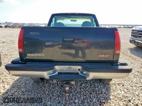 1998 GMC Sierra 1500 z VIN 1GTEC14M8WZ543813, wystawiony jako Copart lot #59757915 z przebiegiem 157 167 mil mil oraz Czysty tytuł • Clean title. Historia ofert i sprzedaży dostępna na DreamBid. Obrazek 6.