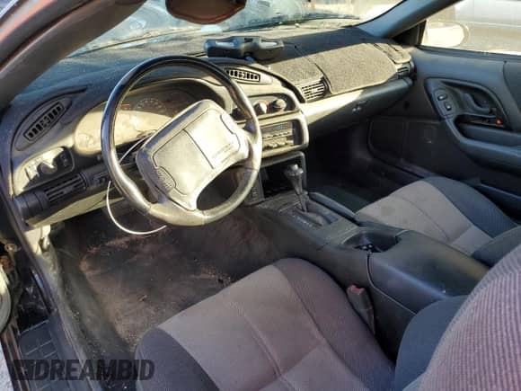 1994 Chevrolet Camaro Z28 z VIN 2G1FP32P8R2181256, wystawiony jako Copart lot #77102694 z przebiegiem 211 416 mil mil oraz Czysty tytuł • Clean title. Historia ofert i sprzedaży dostępna na DreamBid. Obrazek 8.