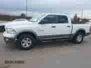 2010 Dodge 1500 SLT z VIN 1D7RV1CP9AS201379, wystawiony jako IAAI lot #42644340 z przebiegiem 224 976 mil mil oraz . Historia ofert i sprzedaży dostępna na DreamBid. Obrazek 14.