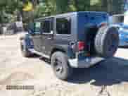 2008 Jeep Wrangler Unlimited Sahara z VIN 1J8GA59148L577444, wystawiony jako IAAI lot #43231472 z przebiegiem 292 511 mil mil oraz . Historia ofert i sprzedaży dostępna na DreamBid. Obrazek 3.