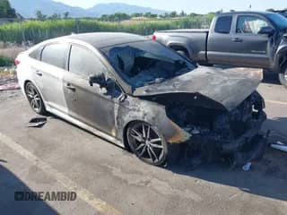 2015 Hyundai Sonata Limited z VIN 5NPE34AB8FH046594, wystawiony jako IAAI lot #42512493 z przebiegiem Nie podano mil oraz . Historia ofert i sprzedaży dostępna na DreamBid. Obrazek 1.