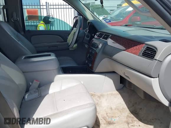 2007 Chevrolet Tahoe LTZ с VIN 1GNFC13097R308235, выставлен на аукционе IAAI как лот 42516975 с пробегом 212 988 миль миль и . История ставок и продаж доступна на DreamBid. Изображение 5.