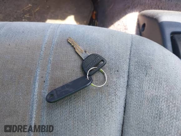 1991 Honda Civic z VIN 1HGED3656ML043956, wystawiony jako IAAI lot #42608632 z przebiegiem 163 524 mil mil oraz . Historia ofert i sprzedaży dostępna na DreamBid. Obrazek 11.