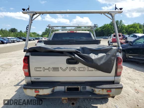 2004 Chevrolet Silverado 2500HD LS with VIN 1GCHK29U34E261176, listed as a Copart auction lot 61436965 with 252,226 mi miles and Clean title. Bid and sale history available at DreamBid. Image 6.