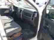 2019 Ram 1500 Tradesman z VIN 1C6RR6FGXKS555623, wystawiony jako IAAI lot #43311577 z przebiegiem 211 644 mil mil oraz . Historia ofert i sprzedaży dostępna na DreamBid. Obrazek 5.