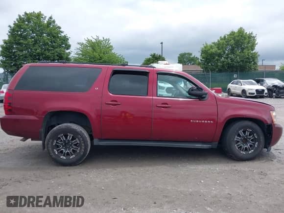 2010 Chevrolet Suburban LT z VIN 1GNUKJE31AR129860, wystawiony jako IAAI lot #42376828 z przebiegiem Nie podano mil oraz . Historia ofert i sprzedaży dostępna na DreamBid. Obrazek 12.