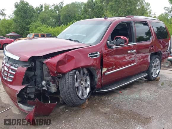 2010 Cadillac Escalade Luxury with VIN 1GYUKBEF2AR137842, listed as a IAAI auction lot 42759491 with 314,422 mi miles and . Bid and sale history available at DreamBid. Image 6.