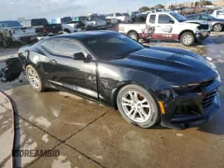 2020 Chevrolet Camaro 1LS z VIN 1G1FB1RX8L0111046, wystawiony jako Copart lot #87707155 z przebiegiem 223 218 mil mil oraz Szkoda całkowita • Salvage title. Historia ofert i sprzedaży dostępna na DreamBid. Obrazek 4.