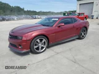 2010 Chevrolet Camaro 2SS z VIN 2G1FK1EJ1A9115282, wystawiony jako Copart lot #70091585 z przebiegiem 98 447 mil mil oraz Szkoda całkowita • Salvage title. Historia ofert i sprzedaży dostępna na DreamBid. Obrazek 1.