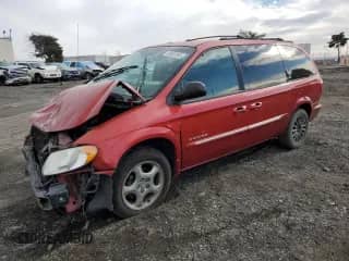 2001 Dodge Caravan ES with VIN 2B8GP54L31R220067, listed as a Copart auction lot 46812665 with 209,684 mi miles and Non repairable. Bid and sale history available at DreamBid. Image 1.