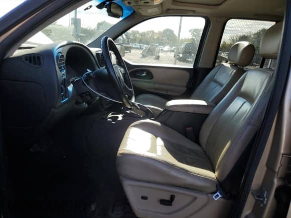2007 Chevrolet TrailBlazer LT with VIN 1GNDT13S672152043, listed as a Copart auction lot 82368235 with 177,612 mi miles and Salvage title. Bid and sale history available at DreamBid. Image 7.