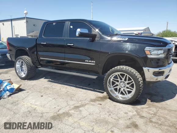 2019 Ram 1500 Laramie z VIN 1C6SRFJT0KN517855, wystawiony jako Copart lot #60310435 z przebiegiem 75 739 mil mil oraz Szkoda całkowita • Salvage title. Historia ofert i sprzedaży dostępna na DreamBid. Obrazek 4.