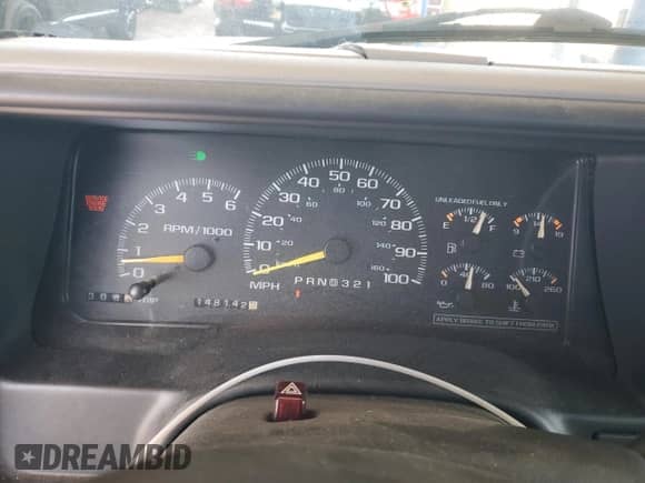 2000 Chevrolet Silverado 3500 z VIN 1GCGC33R1YF502364, wystawiony jako Copart lot #48556275 z przebiegiem 148 142 mil mil oraz Czysty tytuł • Clean title. Historia ofert i sprzedaży dostępna na DreamBid. Obrazek 9.