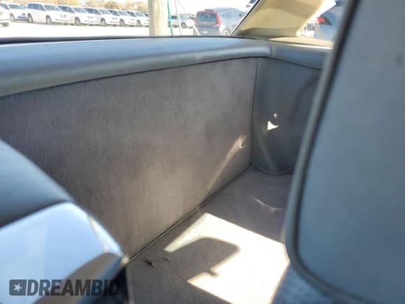 1985 Mercedes-Benz SL z VIN WDBBA45C6FA029973, wystawiony jako Copart lot #85500844 z przebiegiem 107 392 mil mil oraz Czysty tytuł • Clean title. Historia ofert i sprzedaży dostępna na DreamBid. Obrazek 10.
