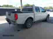 2015 Nissan Frontier SL z VIN 1N6AD0EV8FN748095, wystawiony jako IAAI lot #43320483 z przebiegiem 187 141 mil mil oraz . Historia ofert i sprzedaży dostępna na DreamBid. Obrazek 4.