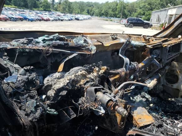 2002 Chevrolet Suburban LT z VIN 3GNGK26G12G301147, wystawiony jako Copart lot #65392395 z przebiegiem Nie podano mil oraz Szkoda całkowita • Salvage title. Historia ofert i sprzedaży dostępna na DreamBid. Obrazek 9.