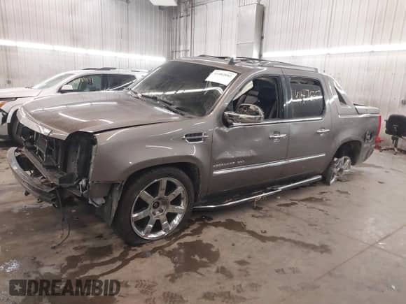 2011 Cadillac Escalade EXT Luxury с VIN 3GYT4MEF4BG222118, выставлен на аукционе IAAI как лот 41482082 с пробегом 170 555 миль миль и . История ставок и продаж доступна на DreamBid. Изображение 2.