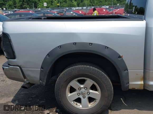 2010 Dodge 1500 SLT z VIN 1D7RV1CP3AS197393, wystawiony jako IAAI lot #42492099 z przebiegiem 238 392 mil mil oraz . Historia ofert i sprzedaży dostępna na DreamBid. Obrazek 17.