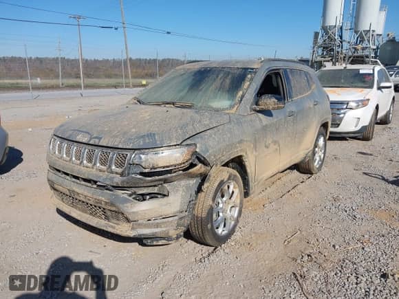 2023 Jeep Compass Latitude Lux с VIN 3C4NJDFN4PT521619, выставлен на аукционе IAAI как лот 40676656 с пробегом Не указан миль и . История ставок и продаж доступна на DreamBid. Изображение 17.