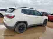2018 Jeep Compass Latitude z VIN 3C4NJCBB9JT108608, wystawiony jako Copart lot #62002645 z przebiegiem 116 450 mil mil oraz Czysty tytuł • Clean title. Historia ofert i sprzedaży dostępna na DreamBid. Obrazek 3.
