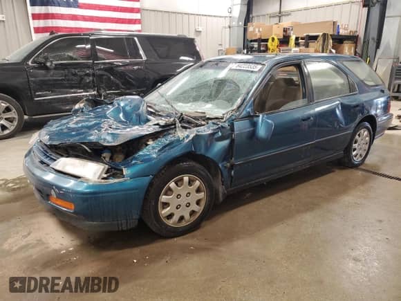 1994 Honda Accord LX с VIN 1HGCE1821RA004495, выставлен на аукционе Copart как лот 64223535 с пробегом Не указан миль и Чистый • Clean title. История ставок и продаж доступна на DreamBid. Изображение 1.
