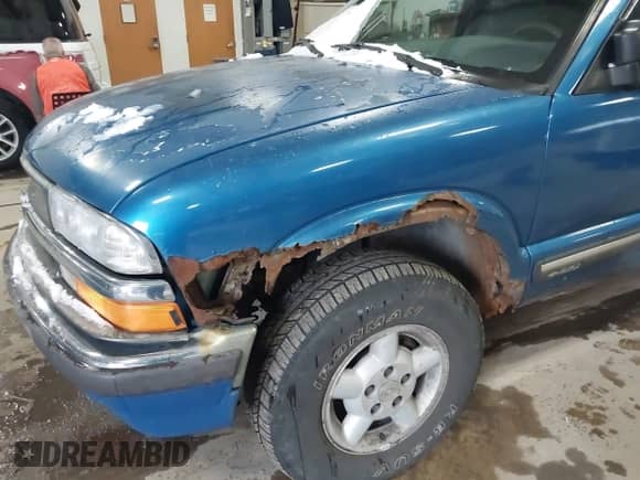 2000 Chevrolet S-10 LS с VIN 1GCDT19W0Y8207717, выставлен на аукционе IAAI как лот 41292088 с пробегом 158 356 миль миль и . История ставок и продаж доступна на DreamBid. Изображение 6.