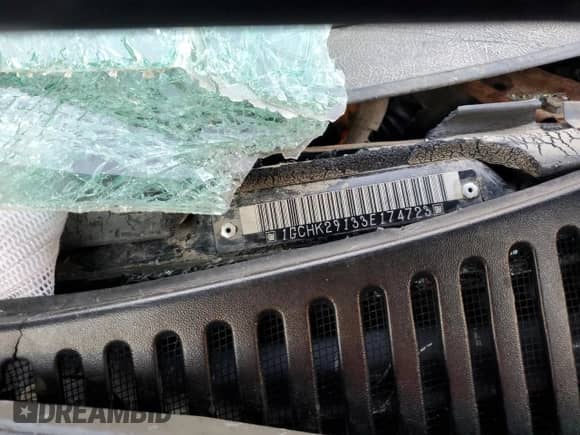 2003 Chevrolet Silverado 2500HD LT z VIN 1GCHK29133E174723, wystawiony jako Copart lot #47583165 z przebiegiem Nie podano mil oraz Szkoda całkowita • Salvage title. Historia ofert i sprzedaży dostępna na DreamBid. Obrazek 12.