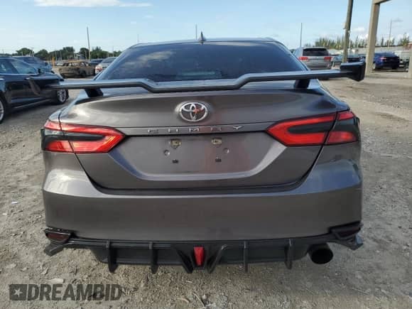 2020 Toyota Camry LE z VIN 4T1C11AK7LU372329, wystawiony jako Copart lot #84774805 z przebiegiem 92 339 mil mil oraz Nie do naprawy • Non repairable. Historia ofert i sprzedaży dostępna na DreamBid. Obrazek 6.