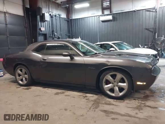 2013 Dodge Challenger SXT с VIN 2C3CDYAG5DH593050, выставлен на аукционе IAAI как лот 43392807 с пробегом 163 707 миль миль и . История ставок и продаж доступна на DreamBid. Изображение 13.
