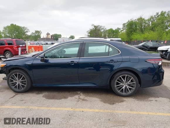 2021 Toyota Camry Hybrid XLE with VIN 4T1F31AK8MU563752, listed as a IAAI auction lot 42134620 with 19,484 mi miles and . Bid and sale history available at DreamBid. Image 15.