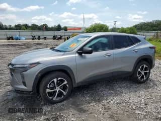 2025 Chevrolet Trax 1RS с VIN KL77LGEP8SC095250, выставлен на аукционе Copart как лот 69028915 с пробегом 5 870 миль миль и Списание • Salvage title. История ставок и продаж доступна на DreamBid. Изображение 1.