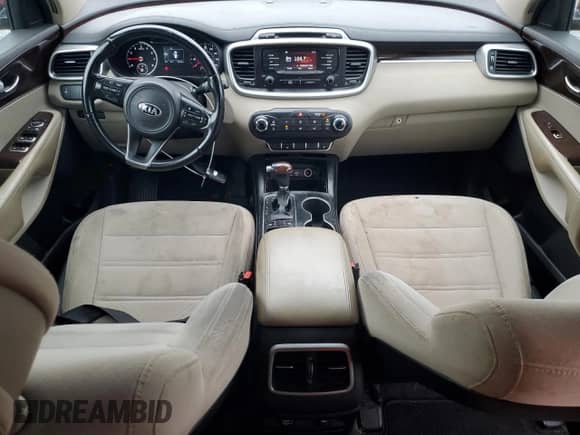 2016 Kia Sorento LX z VIN 5XYPG4A35GG091216, wystawiony jako Copart lot #84377265 z przebiegiem 93 248 mil mil oraz Szkoda całkowita • Salvage title. Historia ofert i sprzedaży dostępna na DreamBid. Obrazek 8.