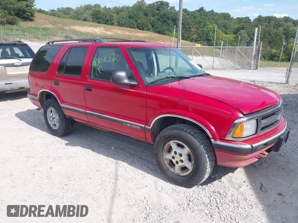 1997 Chevrolet Blazer LS with VIN 1GNDT13WXV2194585, listed as a IAAI auction lot 43085722 with 228,820 mi miles and . Bid and sale history available at DreamBid. Image 1.