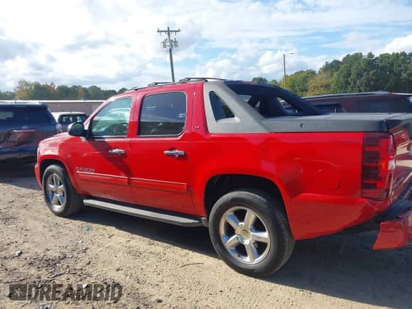 2012 Chevrolet Avalanche LT with VIN 3GNTKFE75CG298293, listed as a IAAI auction lot 43388573 with 213,573 mi miles and . Bid and sale history available at DreamBid. Image 14.
