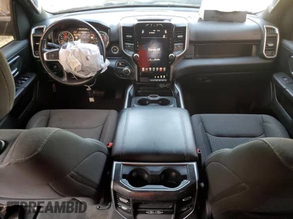 2020 Ram 1500 Big Horn z VIN 1C6RREFG2LN338139, wystawiony jako Copart lot #48244545 z przebiegiem 83 169 mil mil oraz Nie do naprawy • Non repairable. Historia ofert i sprzedaży dostępna na DreamBid. Obrazek 8.