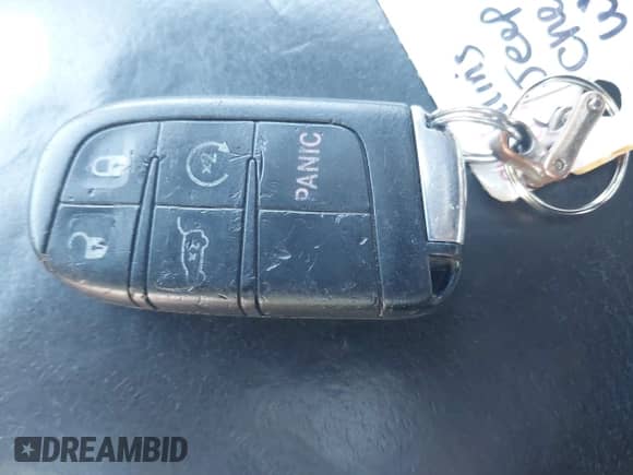 2015 Jeep Grand Cherokee SRT z VIN 1C4RJFDJ1FC717685, wystawiony jako IAAI lot #42582445 z przebiegiem 107 678 mil mil oraz . Historia ofert i sprzedaży dostępna na DreamBid. Obrazek 11.