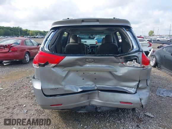 2013 Toyota Sienna XLE AAS with VIN 5TDYK3DC5DS402358, listed as a IAAI auction lot 42977996 with 255,420 mi miles and . Bid and sale history available at DreamBid. Image 17.