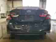 2021 Toyota Camry LE z VIN 4T1C11AK8MU461084, wystawiony jako Copart lot #81567745 z przebiegiem 100 931 mil mil oraz Czysty tytuł • Clean title. Historia ofert i sprzedaży dostępna na DreamBid. Obrazek 6.