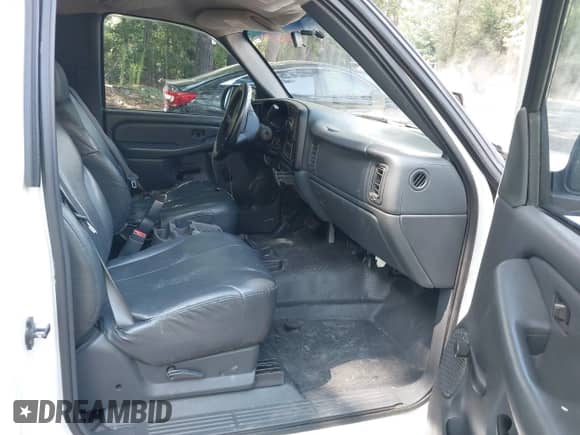2002 Chevrolet Silverado 1500 z VIN 1GCEC14W42Z273524, wystawiony jako IAAI lot #42784225 z przebiegiem 180 043 mil mil oraz . Historia ofert i sprzedaży dostępna na DreamBid. Obrazek 5.