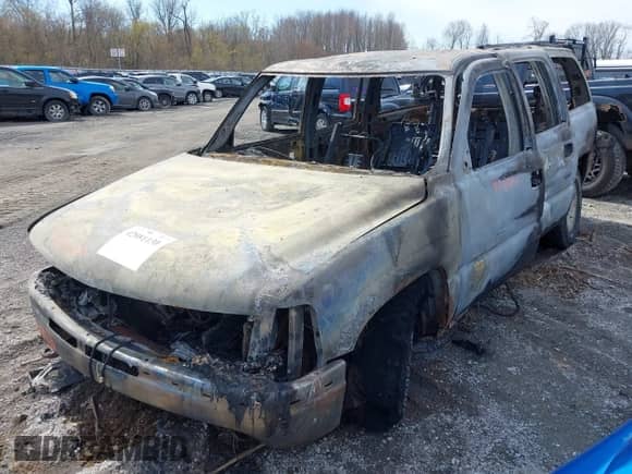 2006 Chevrolet Suburban LS z VIN 1GNFK16Z06J172796, wystawiony jako IAAI lot #42081130 z przebiegiem Nie podano mil oraz . Historia ofert i sprzedaży dostępna na DreamBid. Obrazek 2.