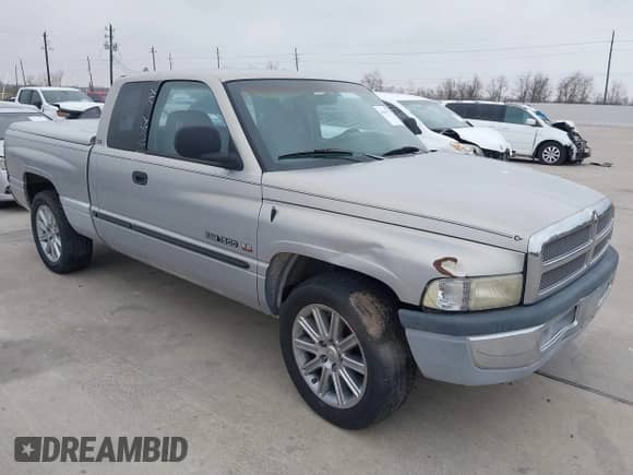 2000 Dodge 1500 с VIN 1B7HC13Y7YJ100247, выставлен на аукционе IAAI как лот 41430771 с пробегом 151 429 миль миль и . История ставок и продаж доступна на DreamBid. Изображение 1.