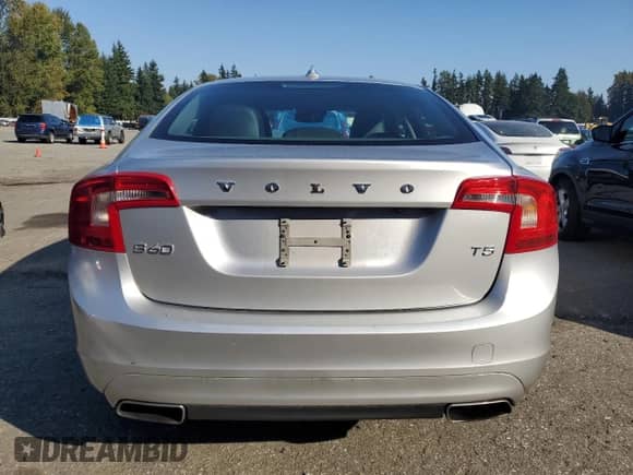 2015 Volvo S60 T5 Drive-E Platinum с VIN YV126MFM5F1335339, выставлен на аукционе Copart как лот 82262385 с пробегом 135 729 миль миль и Списание • Salvage title. История ставок и продаж доступна на DreamBid. Изображение 6.