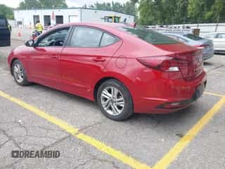 2020 Hyundai Elantra SEL z VIN KMHD84LF2LU938933, wystawiony jako IAAI lot #43045309 z przebiegiem 85 456 mil mil oraz . Historia ofert i sprzedaży dostępna na DreamBid. Obrazek 3.